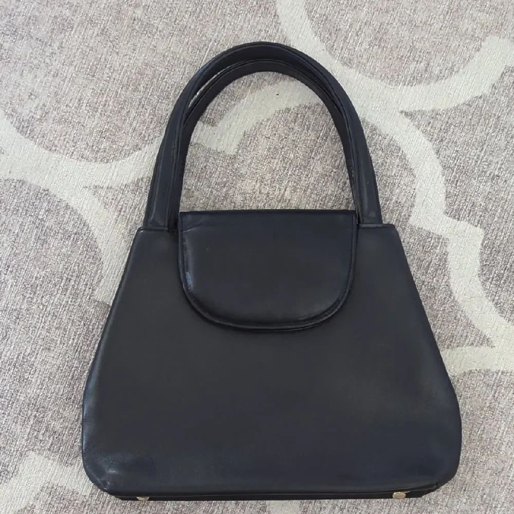 Vintage Soft Black Leather Minimalist Hand Bag with Structured Design